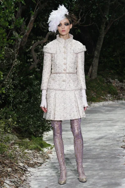 Look 11